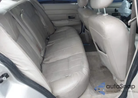 2011 Ford Crown Victoria Lx z USA, uszkodzony, nr VIN 2FABP7EV8BX165712